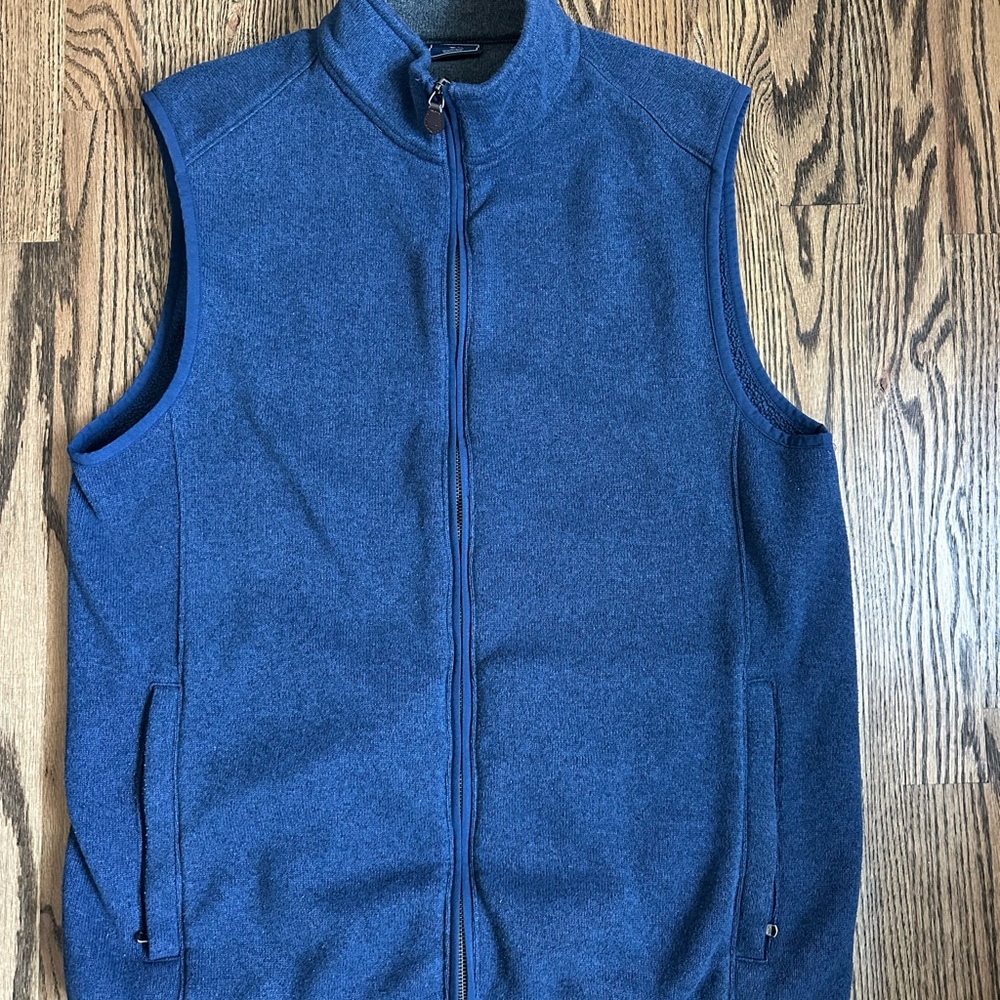 VV Men's Blue Sleeveless sweater Jacket whale logo on back Sz M